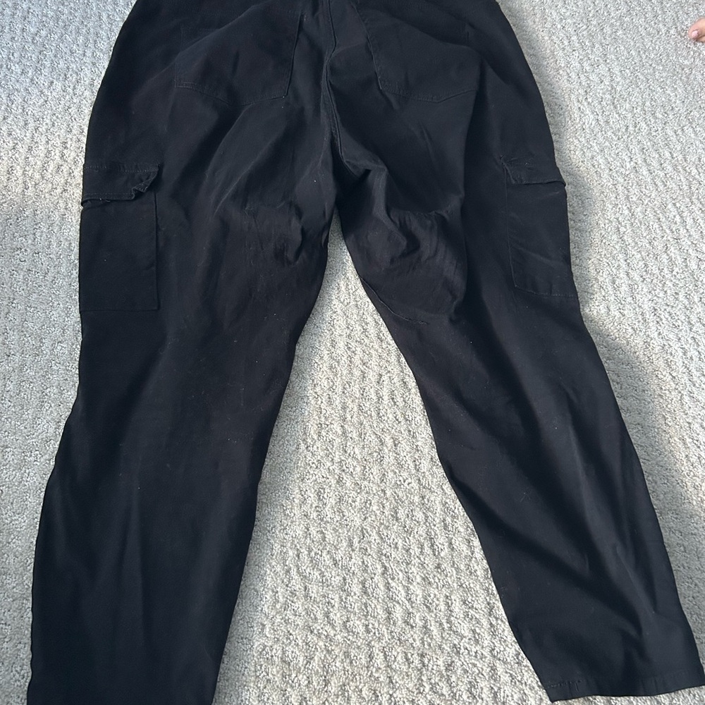 Women’s Black Cargo Pants - Size 20 - Picture 2 of 4